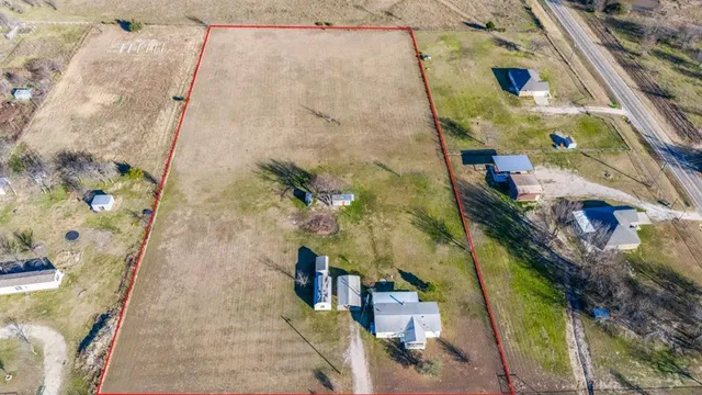 $325,000 | 3133 County Road 1105, Celeste, TX 75423