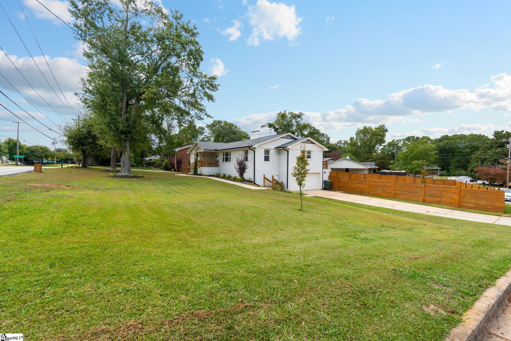 204 Greenacre Road Greenville, SC 29607 - Photo 40 of 45