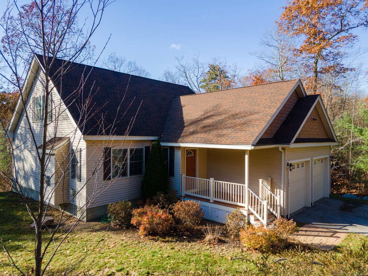 266 Thames Road Hooksett, NH 03106 - Photo 1 of 40