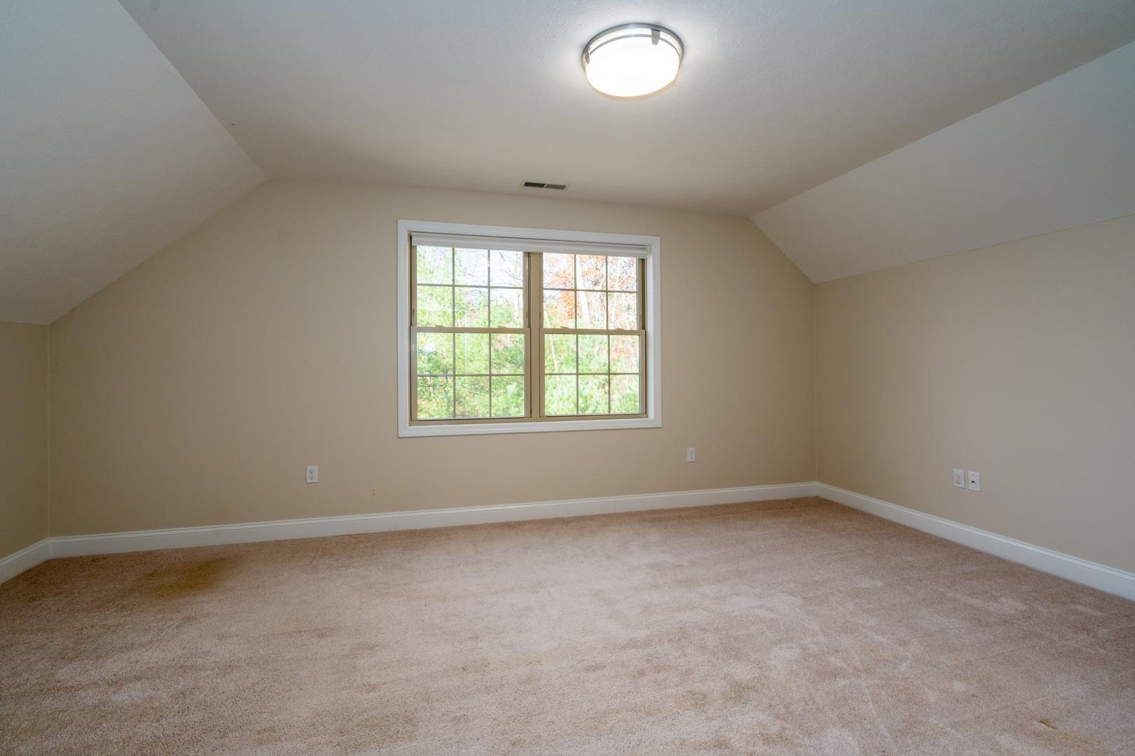 266 Thames Road Hooksett, NH 03106 - Photo 15 of 40
