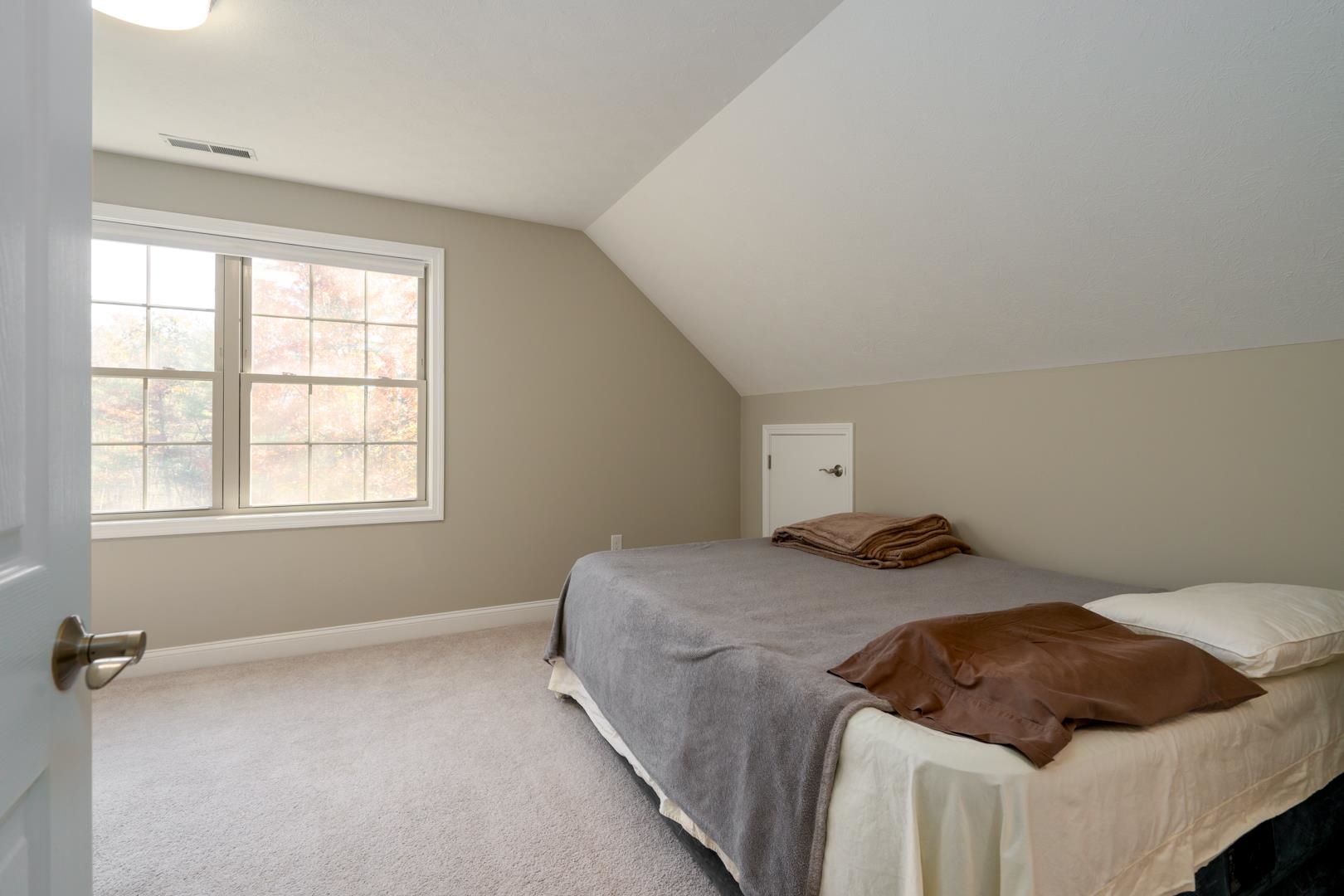 266 Thames Road Hooksett, NH 03106 - Photo 19 of 40