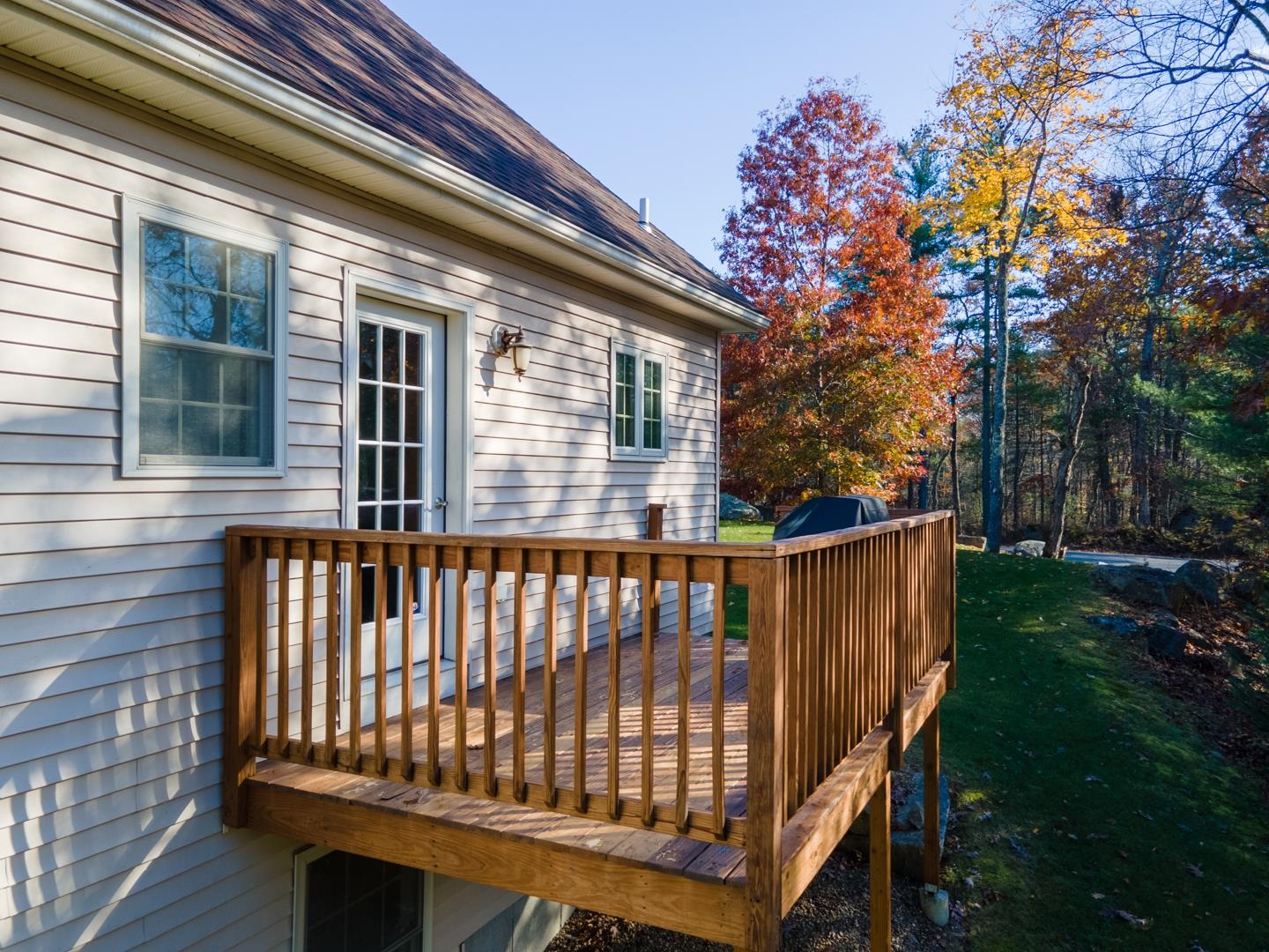 266 Thames Road Hooksett, NH 03106 - Photo 23 of 40