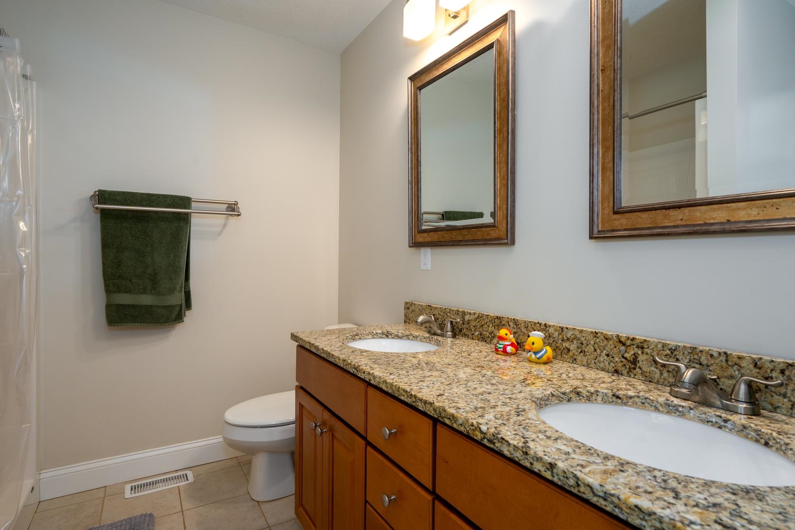 266 Thames Road Hooksett, NH 03106 - Photo 4 of 40