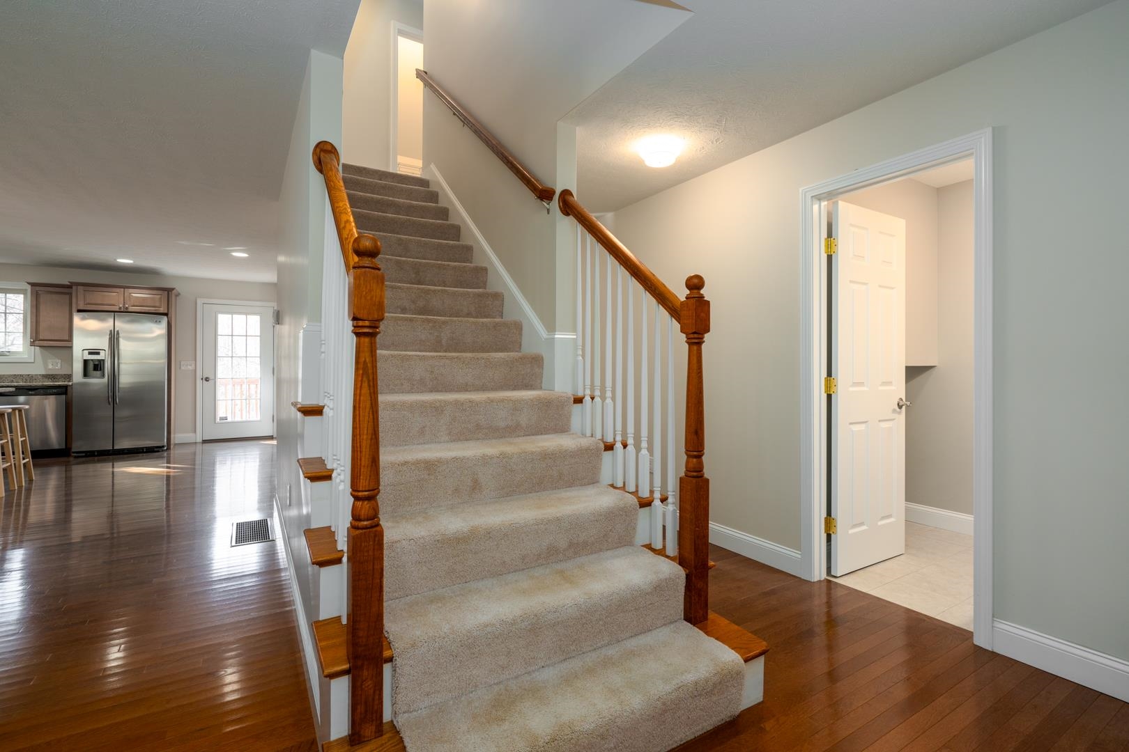266 Thames Road Hooksett, NH 03106 - Photo 8 of 40