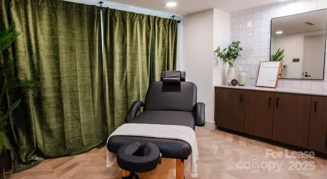 a very nice looking room with a chair