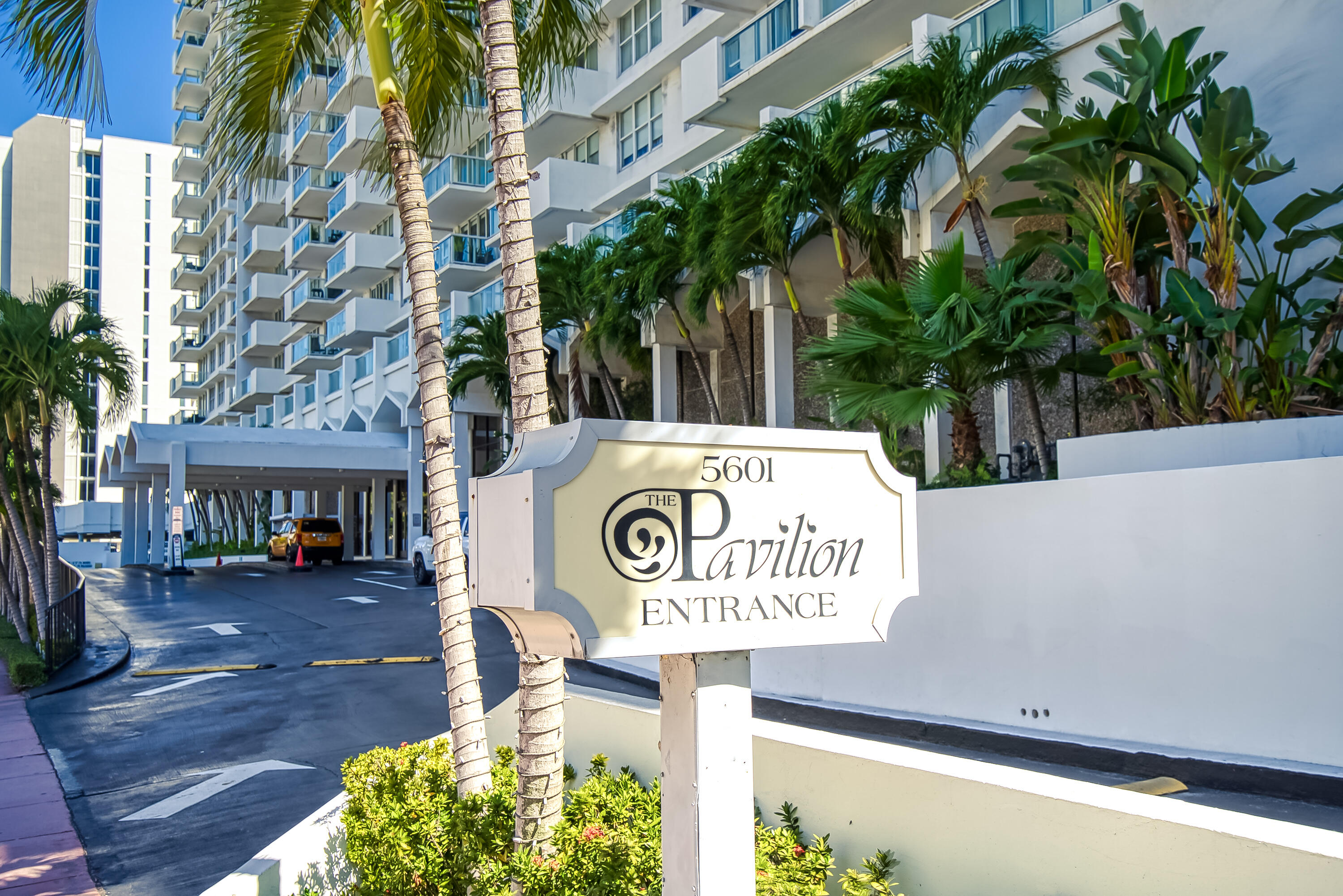 5601 Collins Avenue, Unit M5 Miami Beach, FL 33140 - Photo 5 of 59 05