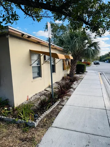 $1,300 | 1101 North Federal Highway, Unit 3, Lake Worth Beach, FL 33460