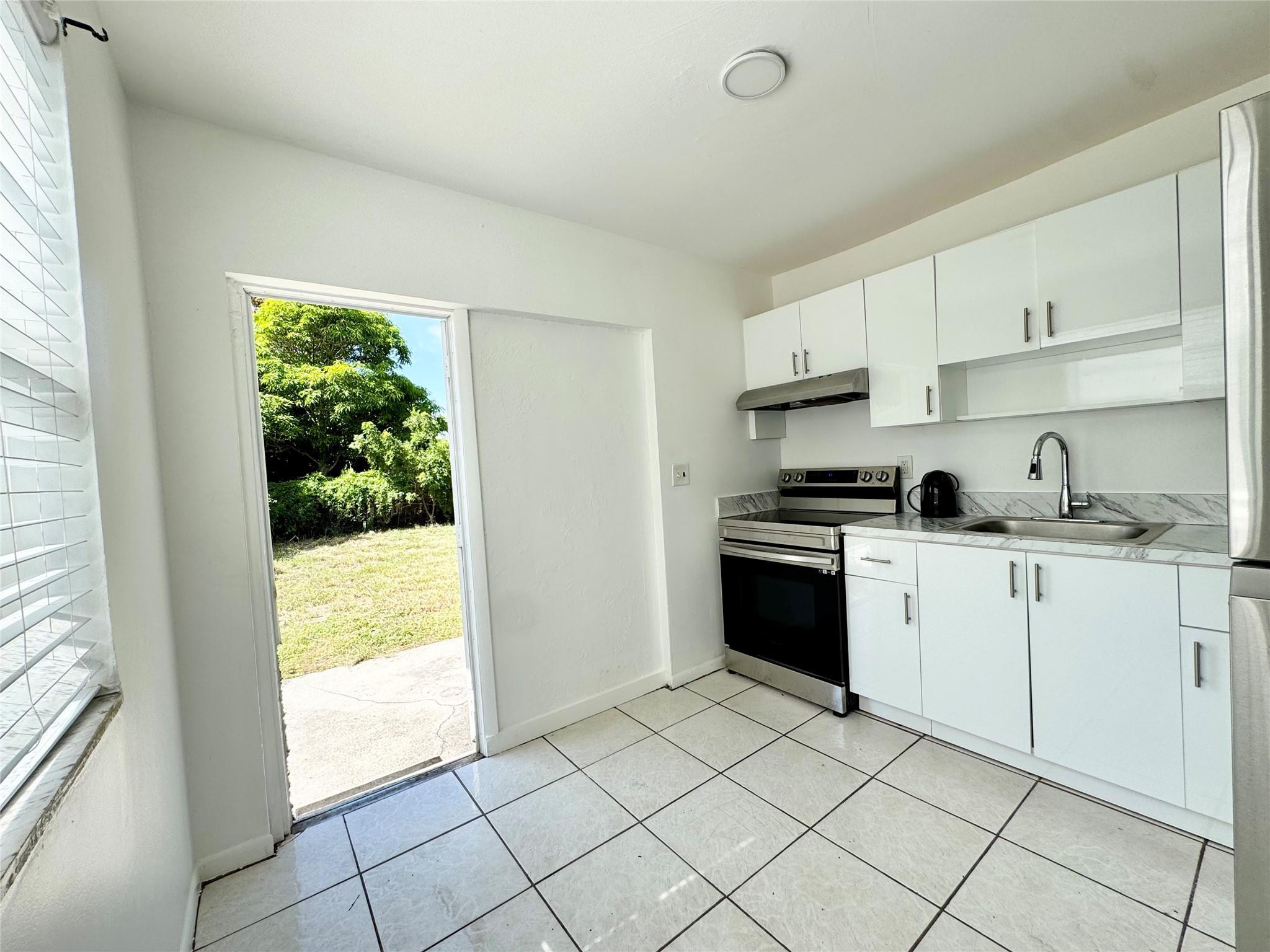 147 West 17th Street Riviera Beach, FL 33404 - Photo 4 of 15 Photo 4