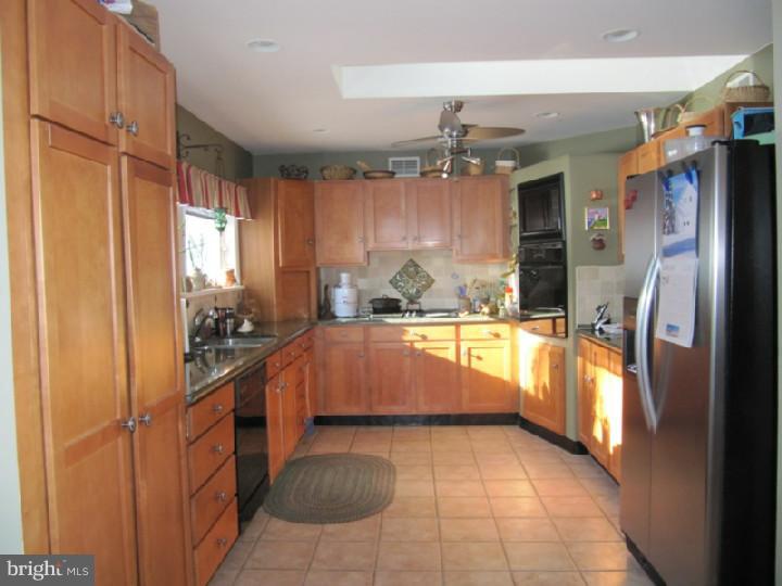 184 Grove Road Elverson, PA 19520 - Photo 3 of 25 Kitchen