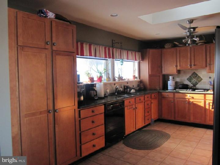 184 Grove Road Elverson, PA 19520 - Photo 4 of 25 Kitchen