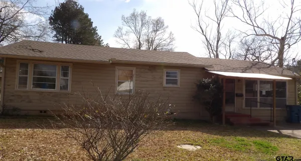 a view of house with a outdoor space