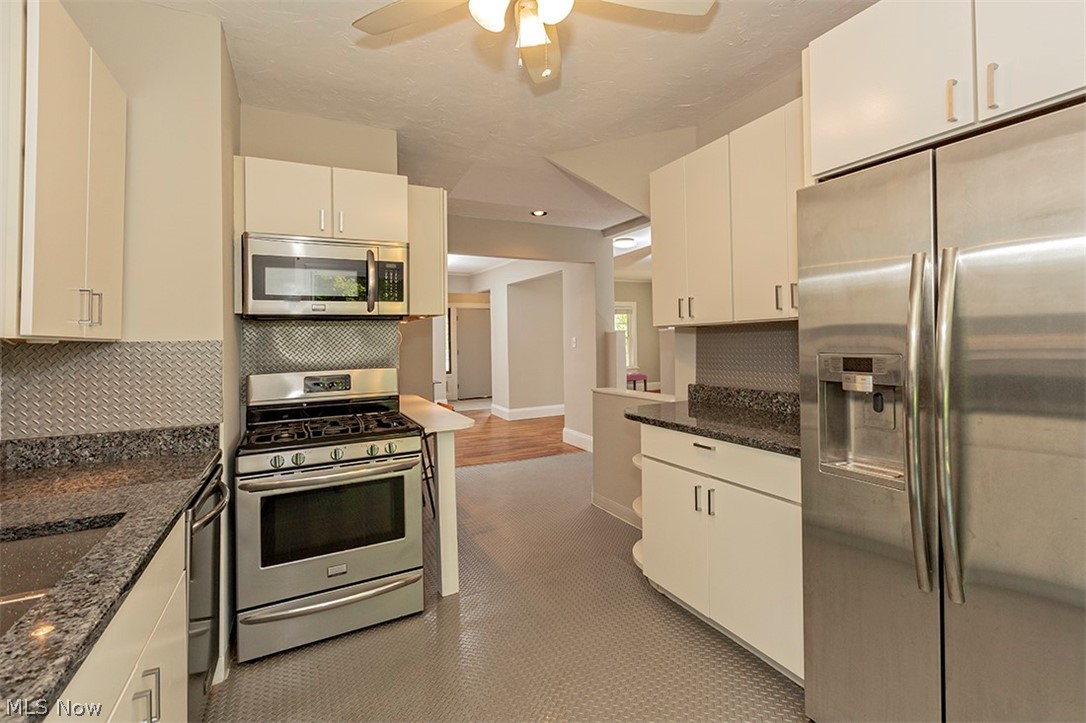 2260 Briarwood Road Cleveland, OH 44118 - Photo 13 of 35