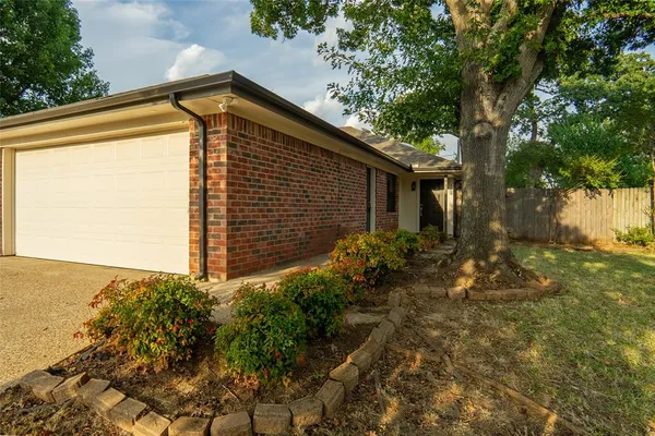 $1,795 | 6616 Parkview Lane, North Richland Hills, TX 76182