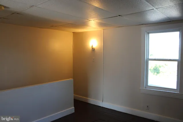 a view of empty room with window