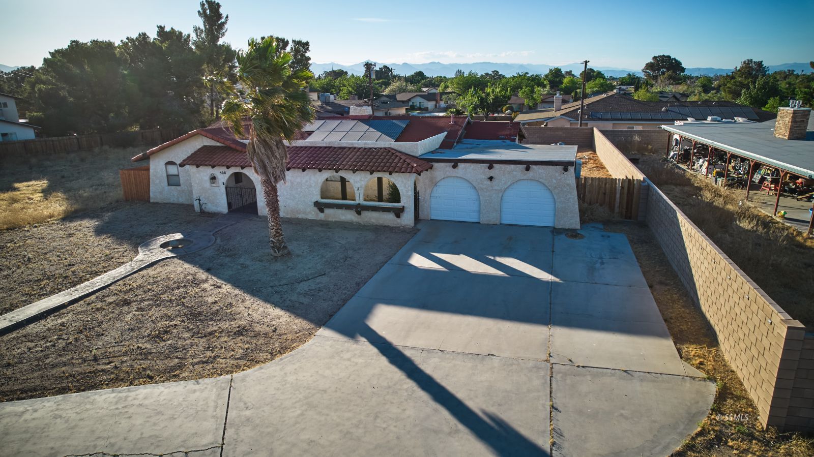 508 West Dolphin Avenue Ridgecrest, CA 93555 - Photo 2 of 35