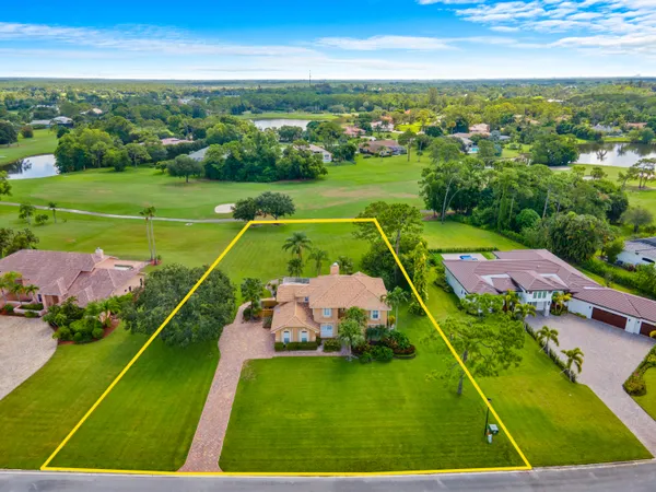 an aerial view of a tennis ground
