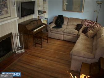 2313 Romig Road Roslyn, PA 19001 - Photo 4 of 9 Living Room