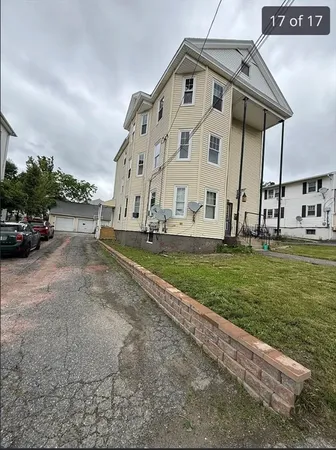 $2,200 | 11 Bourne Street, Unit 2, Worcester, MA 01606