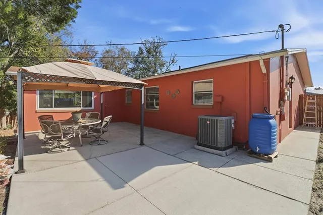 a view of a house with backyard porch and garden