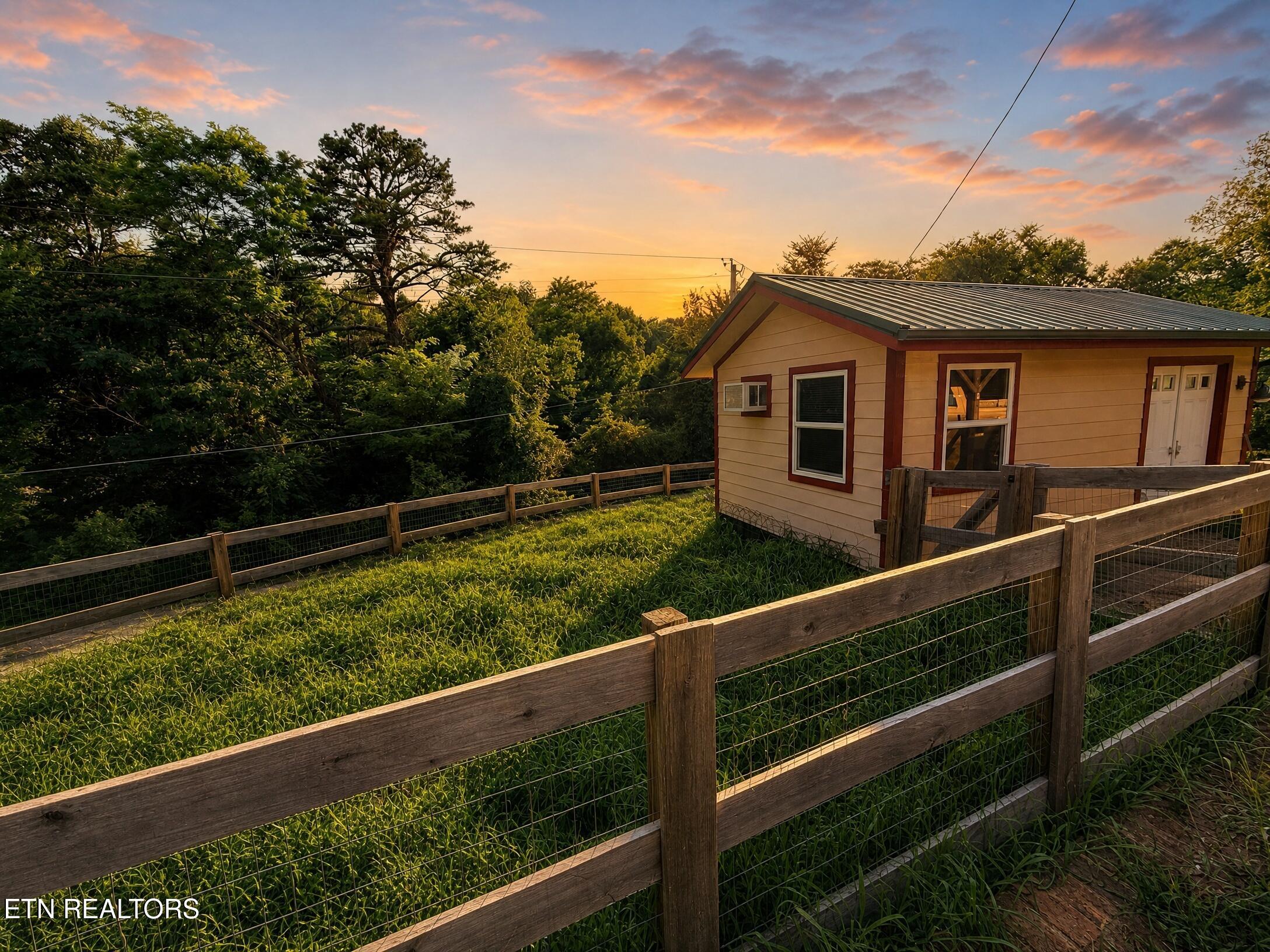 1869 East Old Topside Road Louisville, TN 37777 - Photo 28 of 39 O