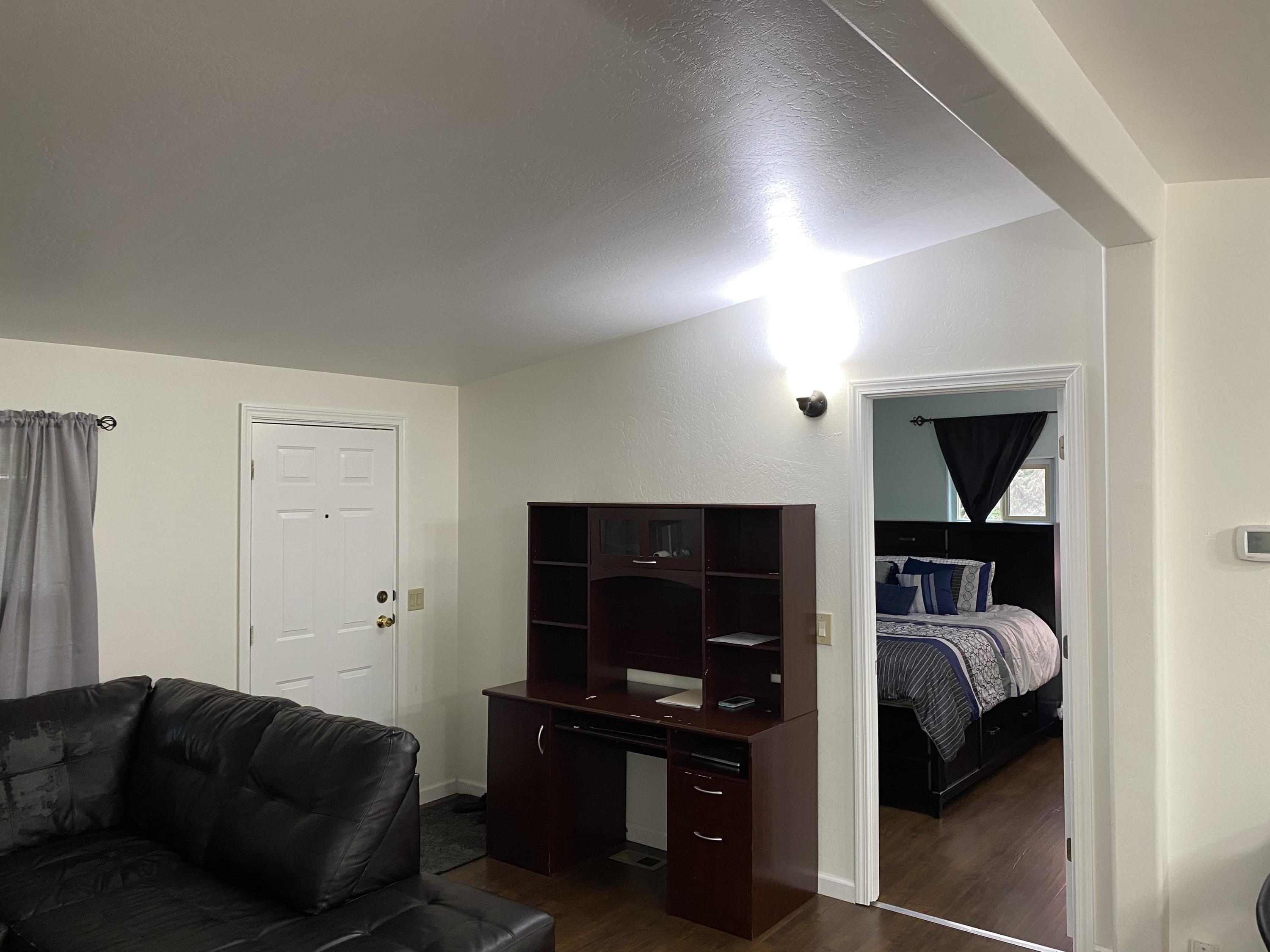939 South Valley Road, Unit 10 Ashland, OR 97520 - Photo 3 of 23 IMG_1405