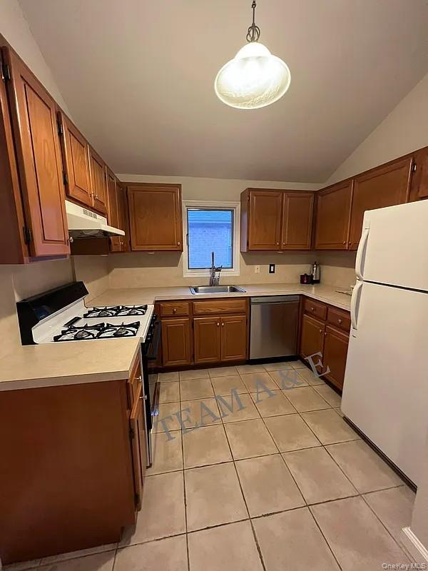 157-24 20th Road Queens, NY 11357 - Photo 4 of 15