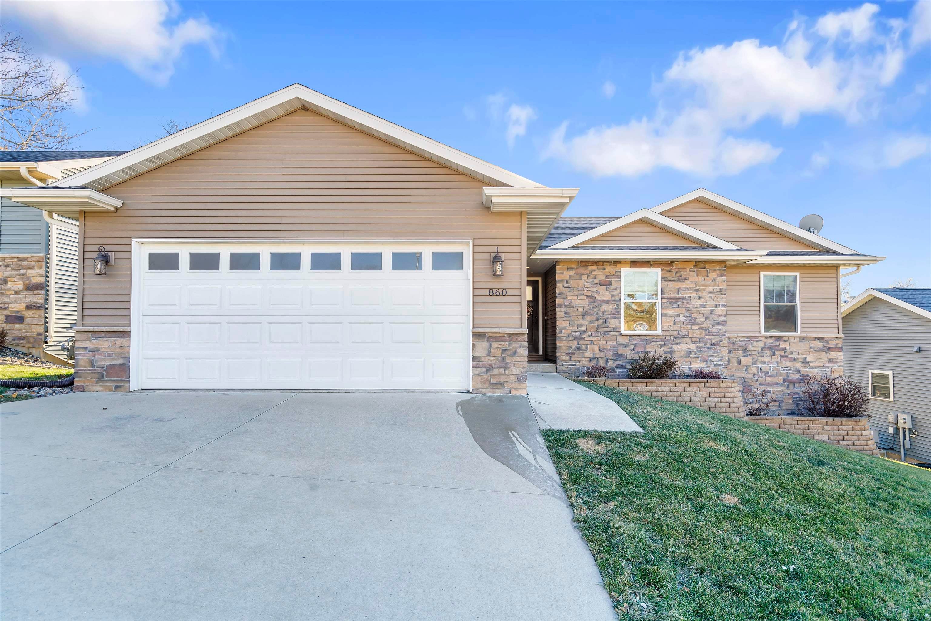 860 Marisa Ridge Dubuque, IA 52001 - Photo 1 of 30 Gallery Image 1