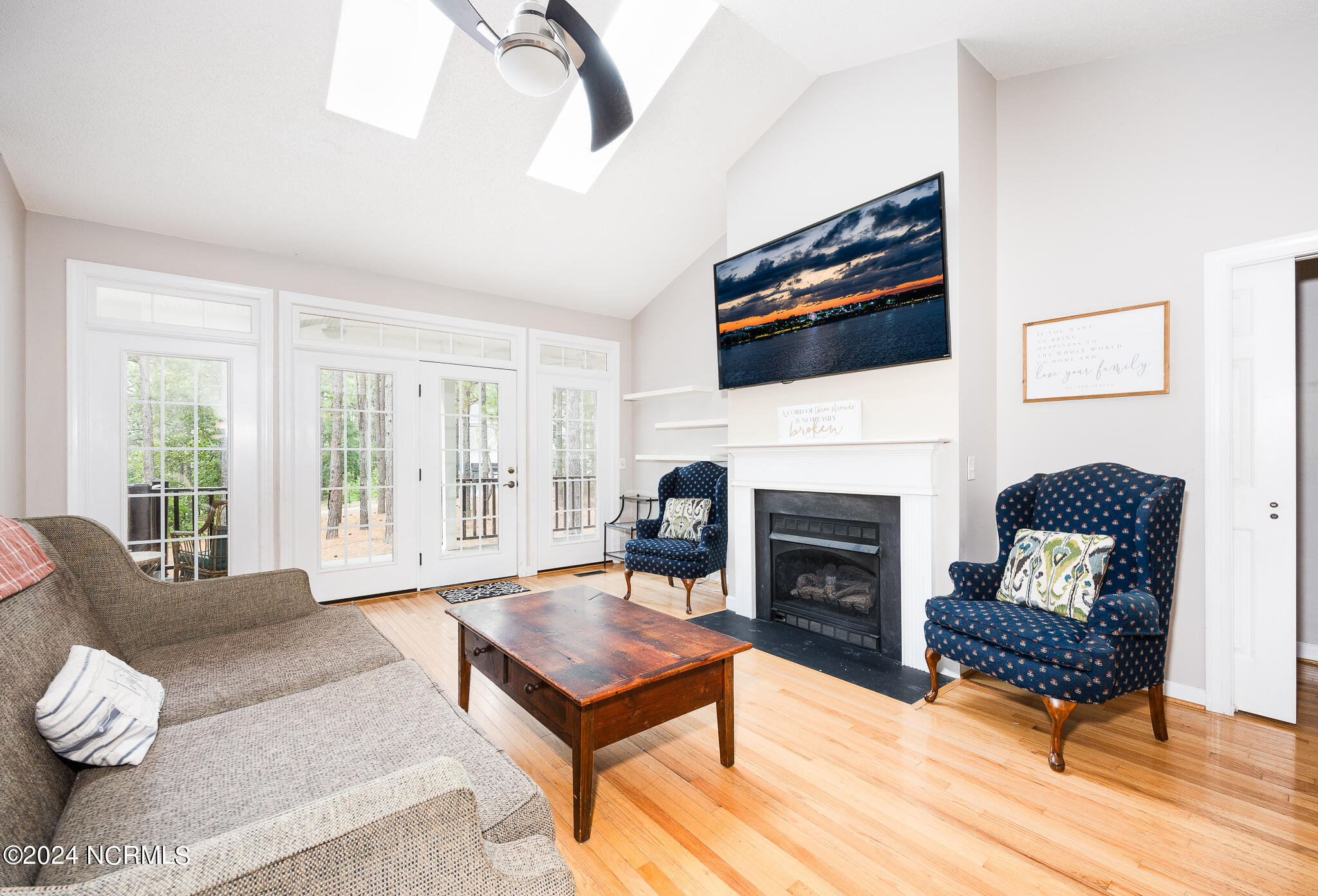 409 Longleaf Drive West End, NC 27376 - Photo 5 of 37 6