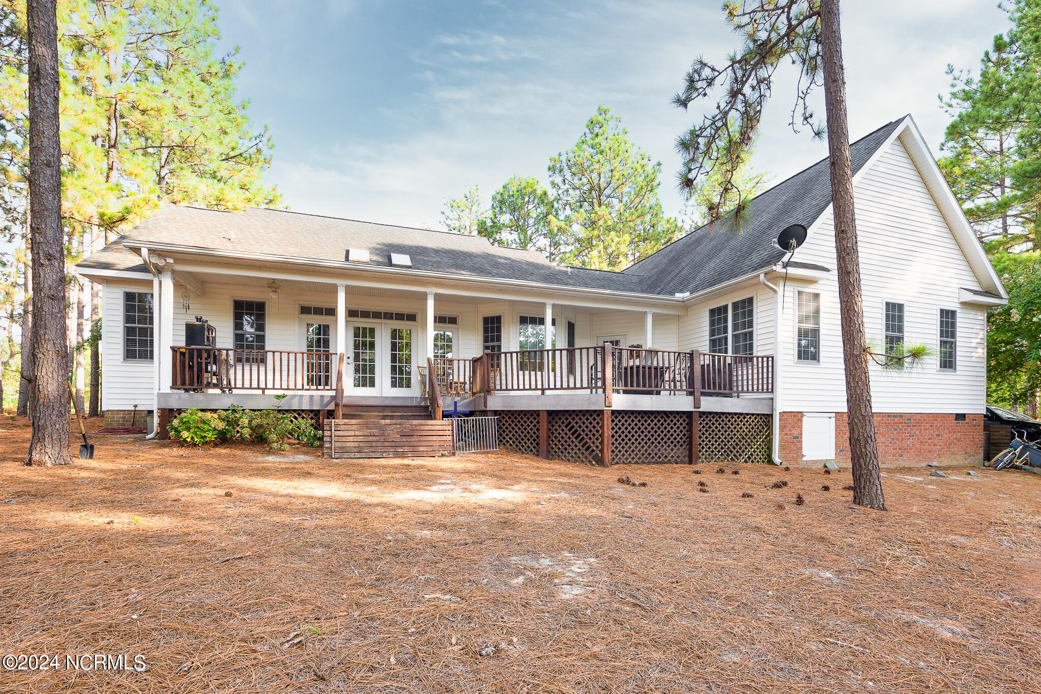 409 Longleaf Drive West End, NC 27376 - Photo 8 of 37 28