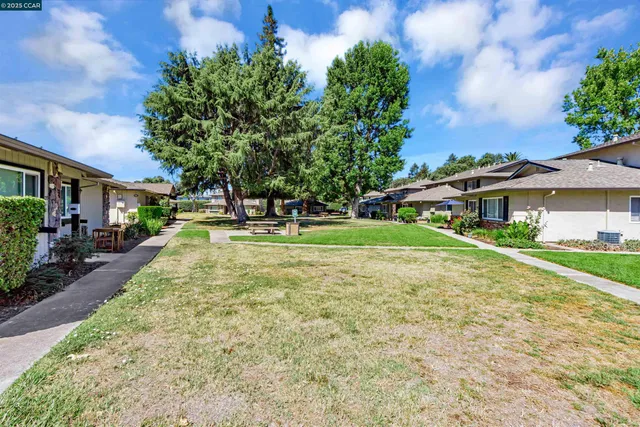 $360,000 | 1045 Mohr Lane, Unit B, Concord, CA 94518