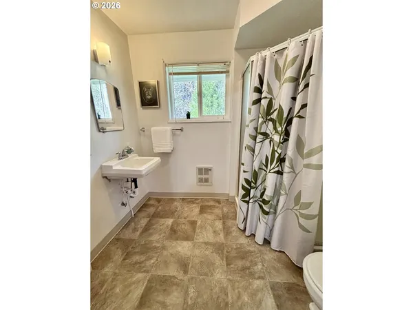 a view of a house with backyard