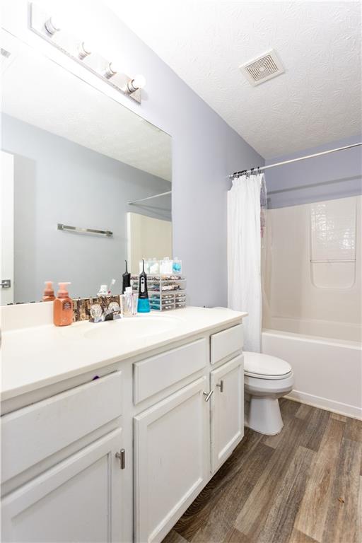 269 Silver Ridge Drive Dallas, GA 30157 - Photo 25 of 33 a bathroom with a sink a toilet and a bathtub