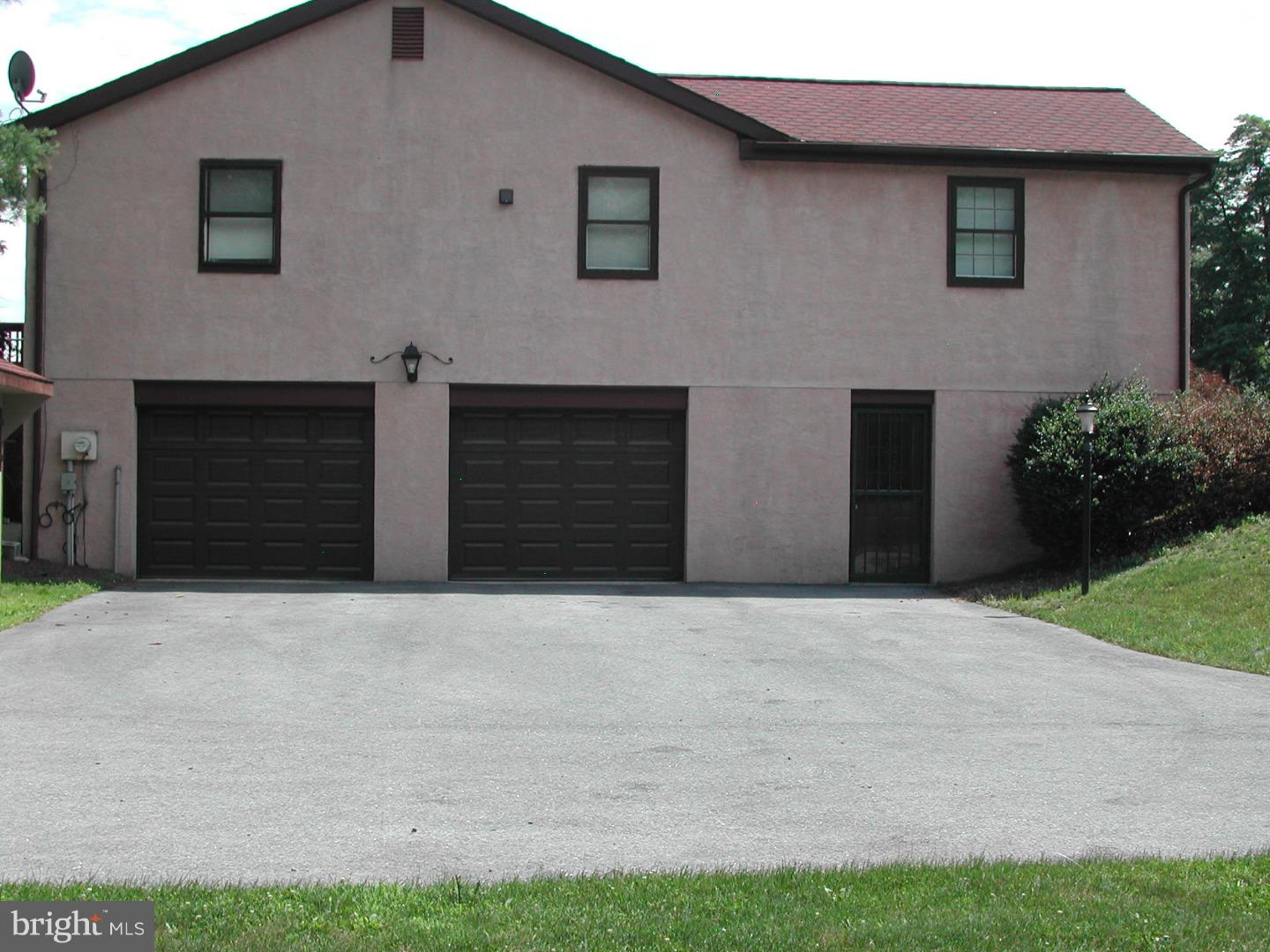 1090 Scholl Road Pottstown, PA 19465 - Photo 4 of 25 Gallery Image 4