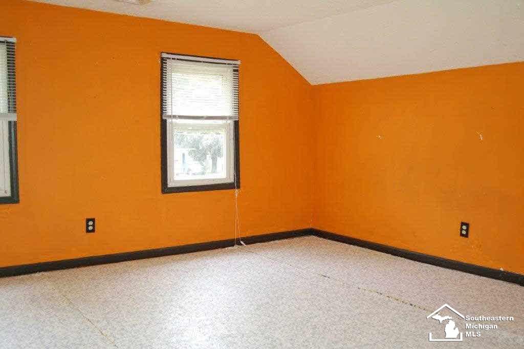 127 East Erie Road Temperance, MI 48182 - Photo 8 of 11 20440438-7.JPG