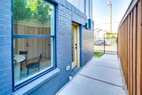 $2,950 | 512 North Lancaster Avenue, Unit 12, Dallas, TX 75203