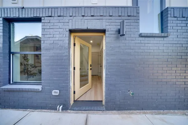 $2,950 | 512 North Lancaster Avenue, Unit 12, Dallas, TX 75203
