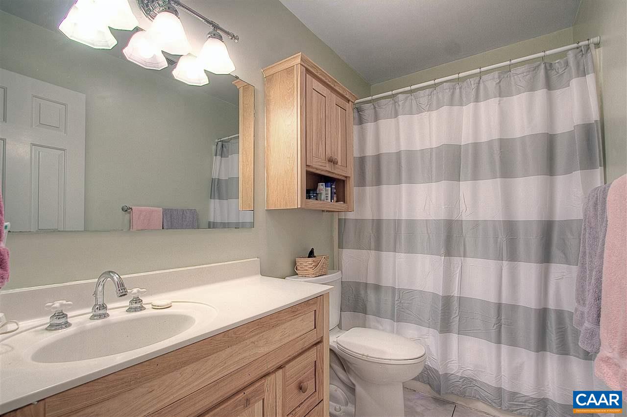 1532 Dairy Road Charlottesville, VA 22903 - Photo 19 of 42 Located adjacent to the main level bedroom/office, this full bath is tucked discreetly off the foyer.