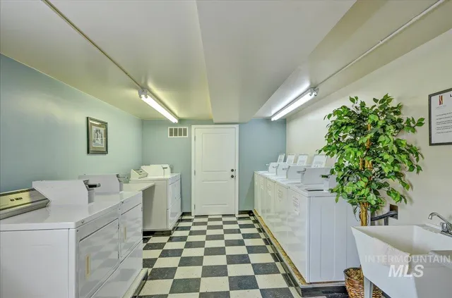 $329,000 | 305 Village Lane, Unit 305, Boise, ID 83702