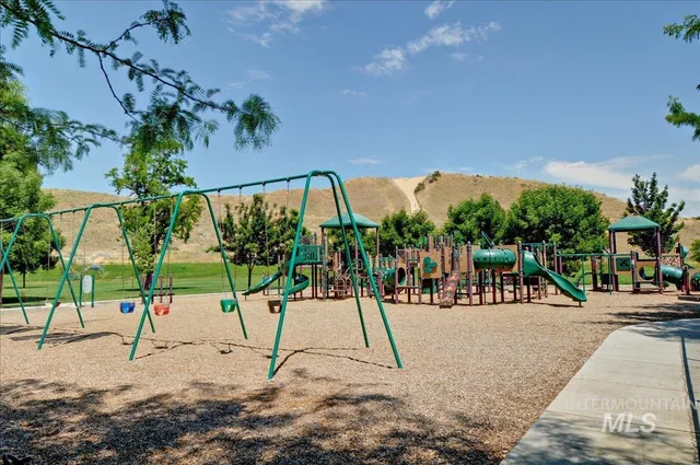 $329,000 | 305 Village Lane, Unit 305, Boise, ID 83702