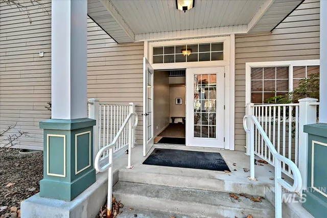$329,000 | 305 Village Lane, Unit 305, Boise, ID 83702