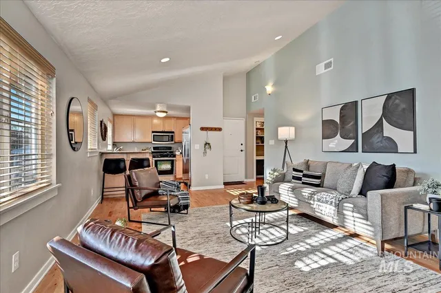 $329,000 | 305 Village Lane, Unit 305, Boise, ID 83702