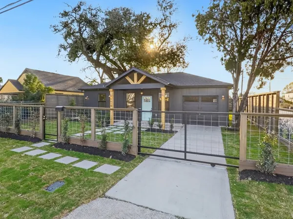 $2,950 | 5619 Chapman Street, Houston, TX 77009