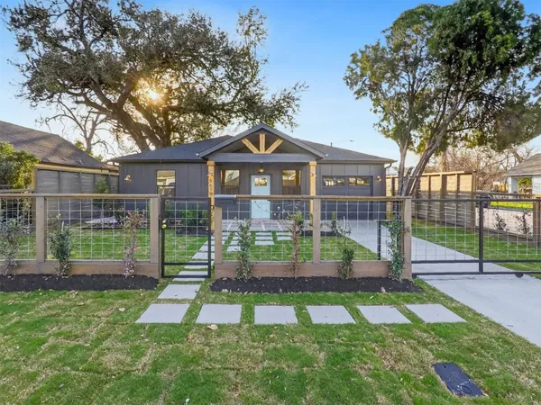 $2,950 | 5619 Chapman Street, Houston, TX 77009