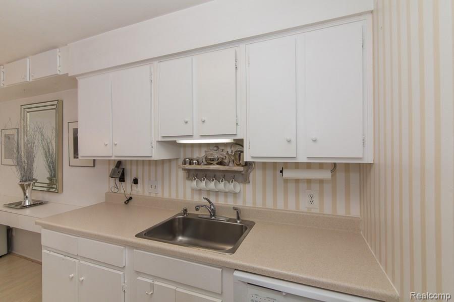 501 West University Drive Rochester, MI 48307 - Photo 12 of 17 Gallery Image 12