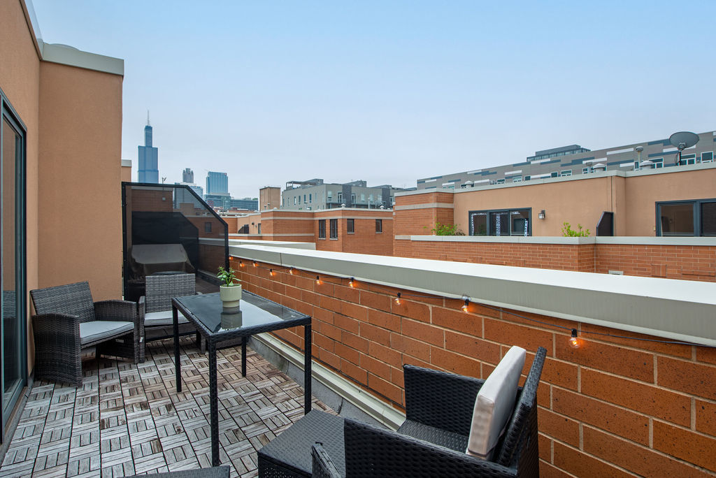 Undisclosed Address Chicago, IL 60607 - Photo 19 of 20 a outdoor view with a sitting space
