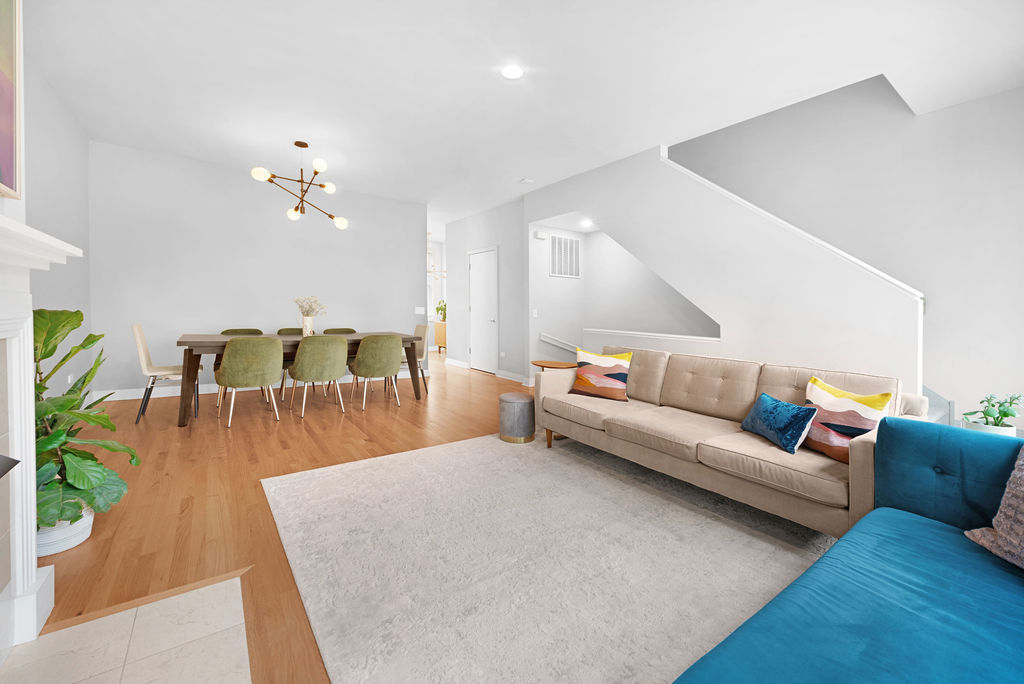 Undisclosed Address Chicago, IL 60607 - Photo 6 of 20 a living room with furniture and wooden floor