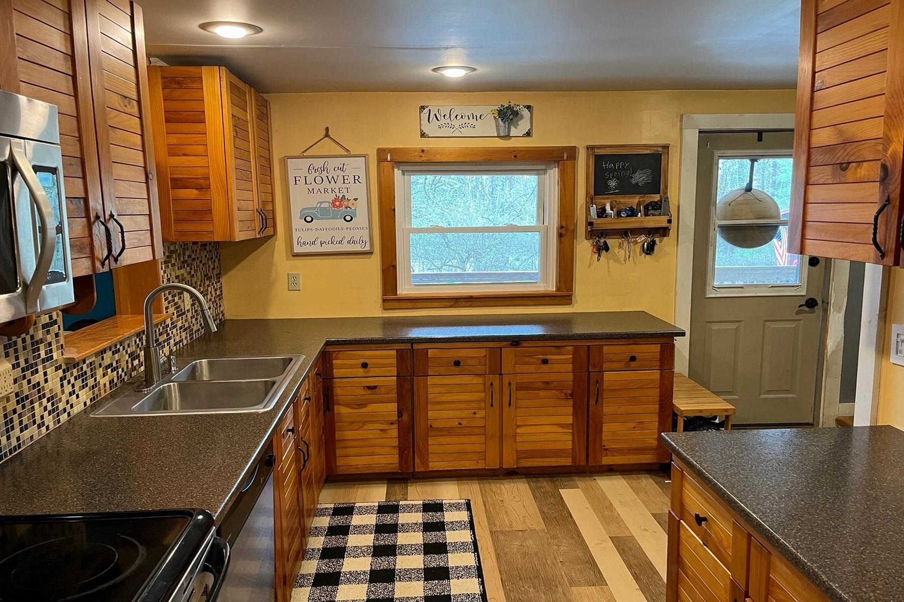 1317 Oxbow Road Pittsford, VT 05763 - Photo 8 of 28