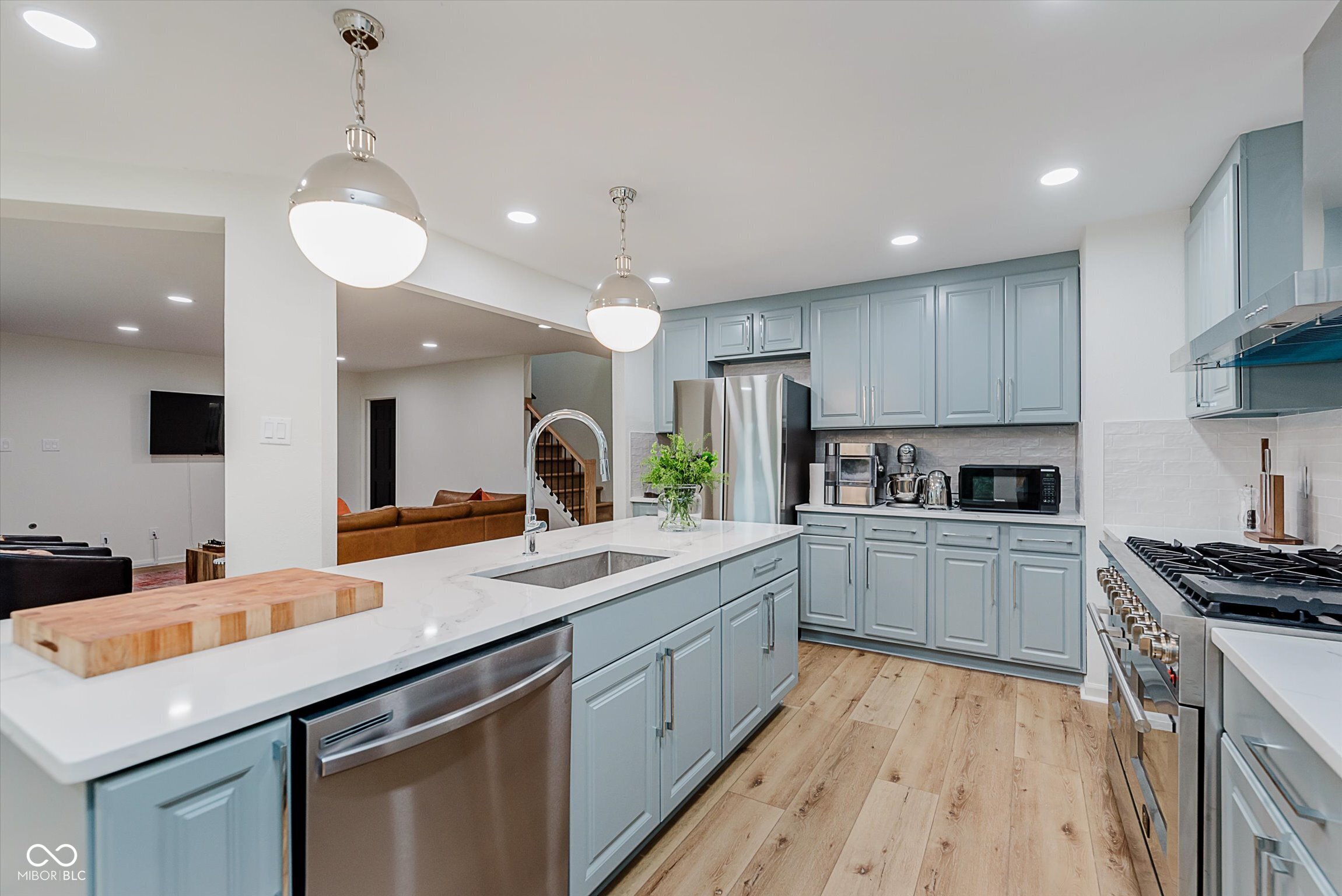 12082 Aldenham Boulevard Fishers, IN 46037 - Photo 2 of 36