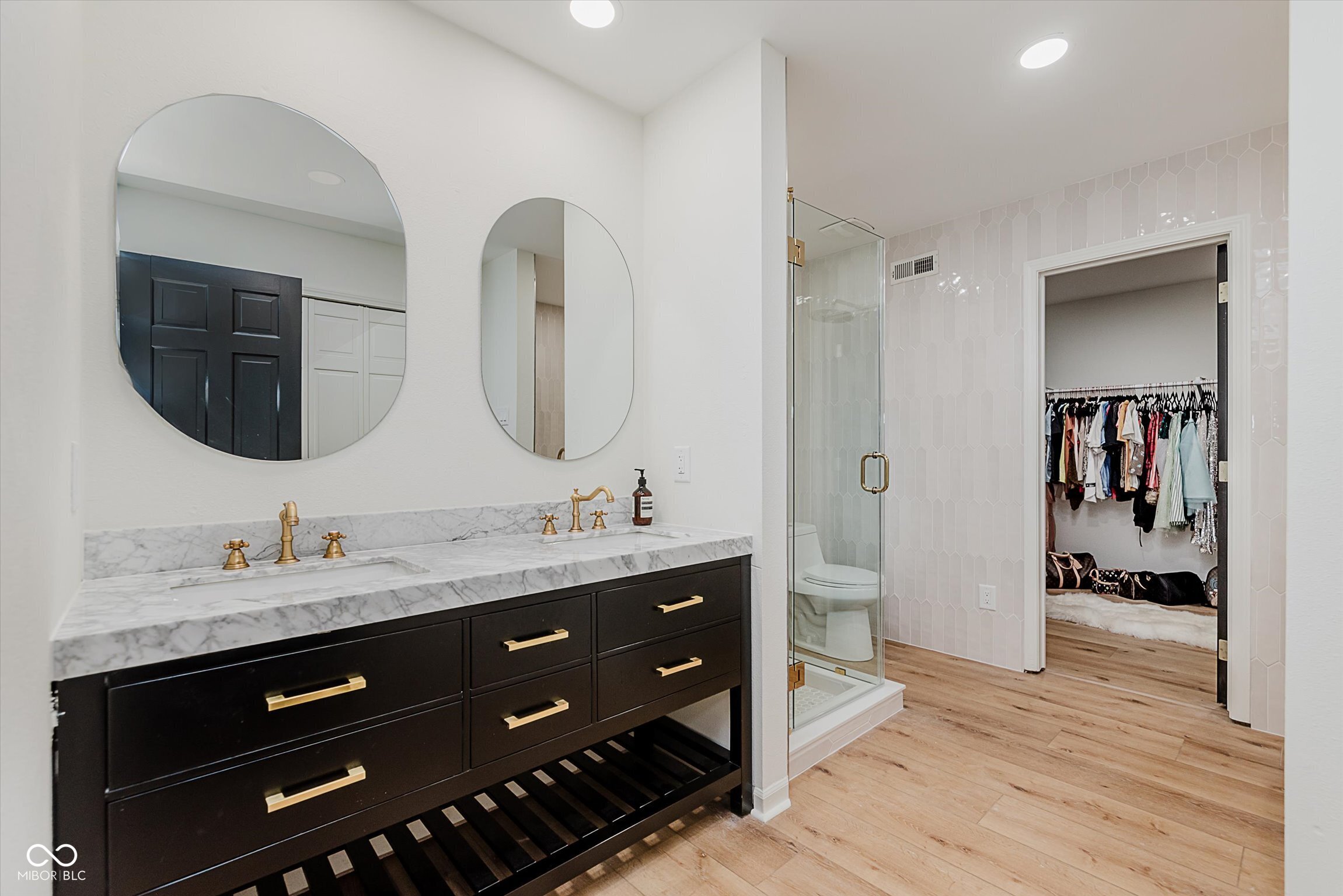 12082 Aldenham Boulevard Fishers, IN 46037 - Photo 3 of 36