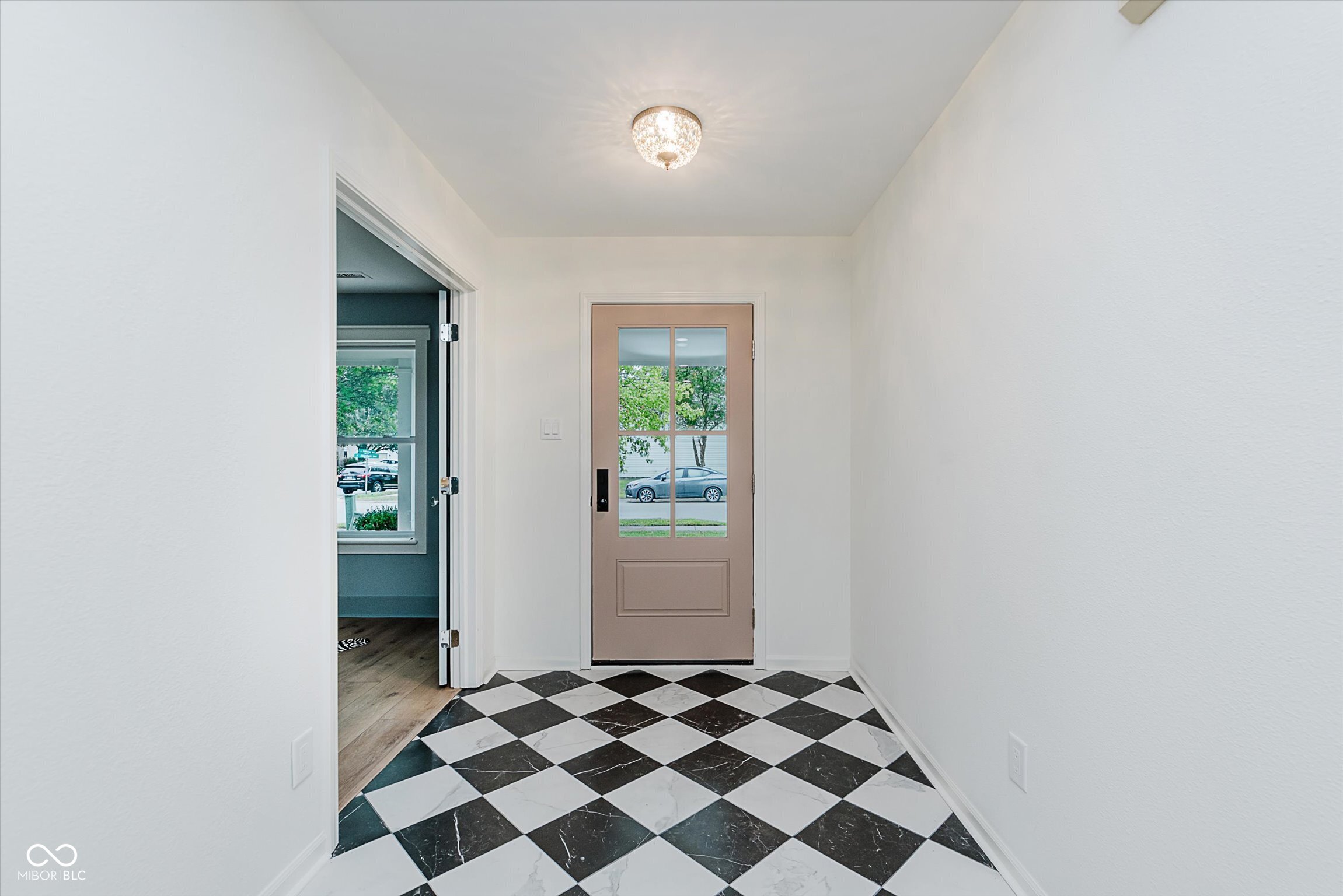 12082 Aldenham Boulevard Fishers, IN 46037 - Photo 6 of 36